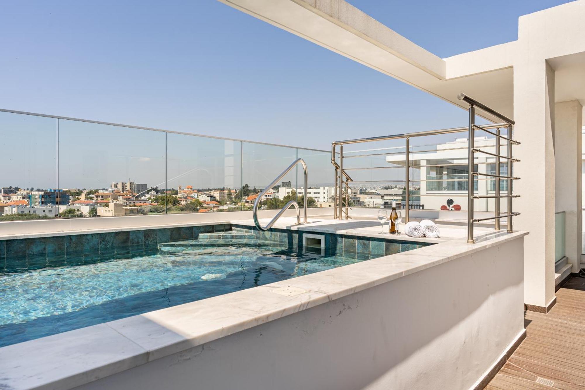Yamas Urban Living Zakaki Pool Penthouses & Apartments リマソール エクステリア 写真