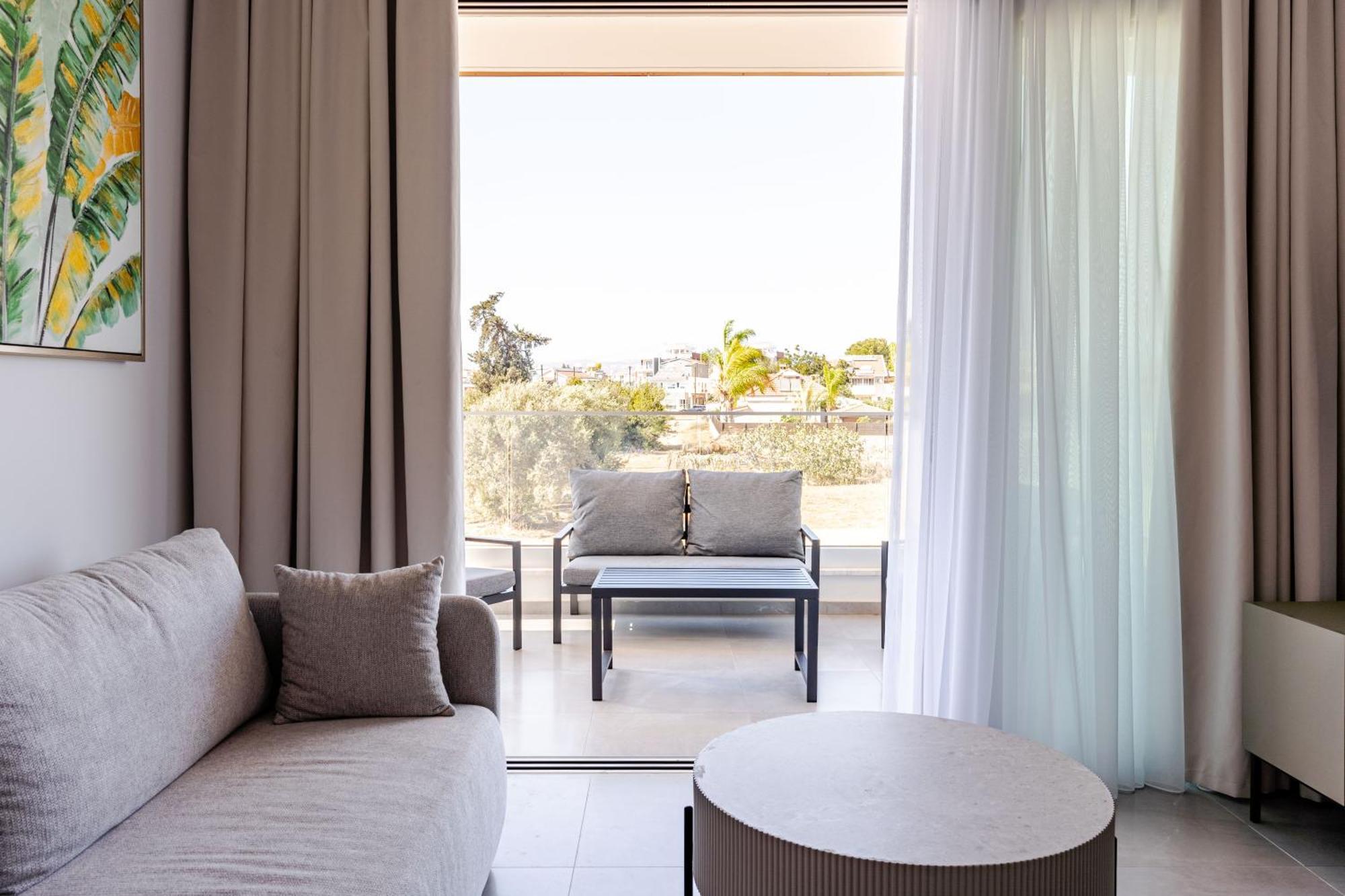 Yamas Urban Living Zakaki Pool Penthouses & Apartments リマソール エクステリア 写真