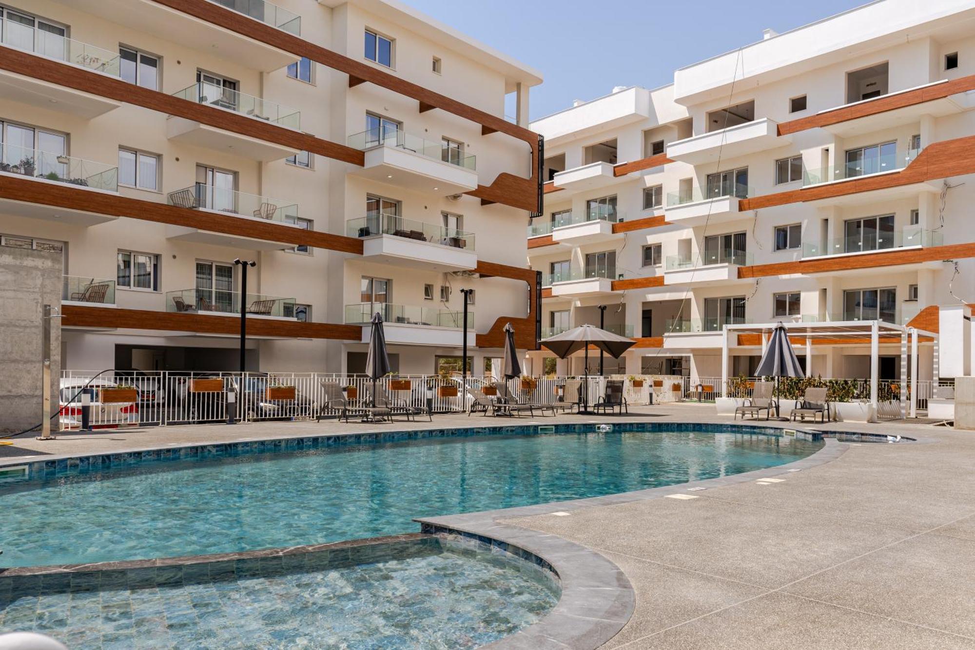 Yamas Urban Living Zakaki Pool Penthouses & Apartments リマソール エクステリア 写真